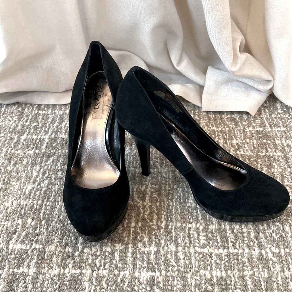 Black suede heels size 6